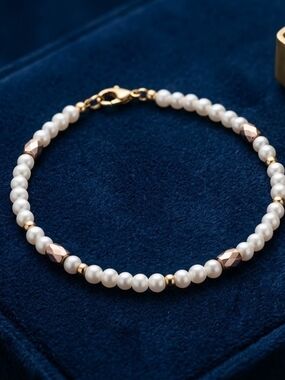 Delicate White Pearl Bracelet